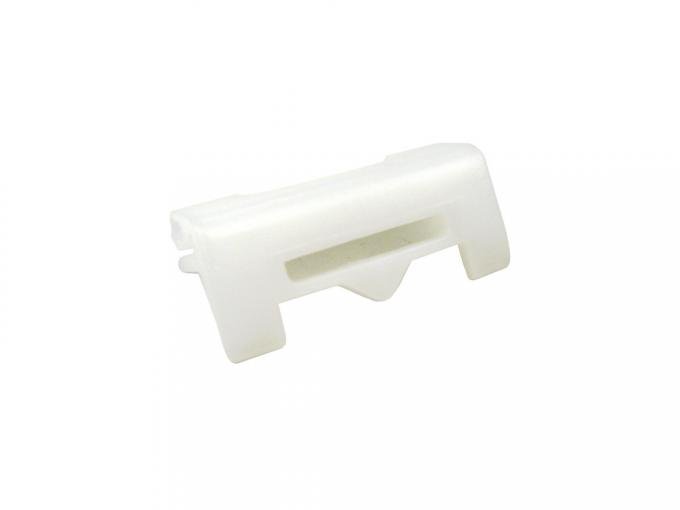 Precision Plastic Molded Clip 2104 004