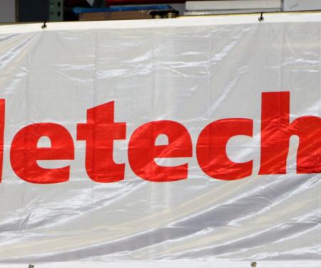 Ridetech Banner, White w/ Red and Black Ridetech. 3ft x 8ft 82009002