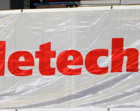 Ridetech Banner, White w/ Red and Black Ridetech. 3ft x 8ft 82009002